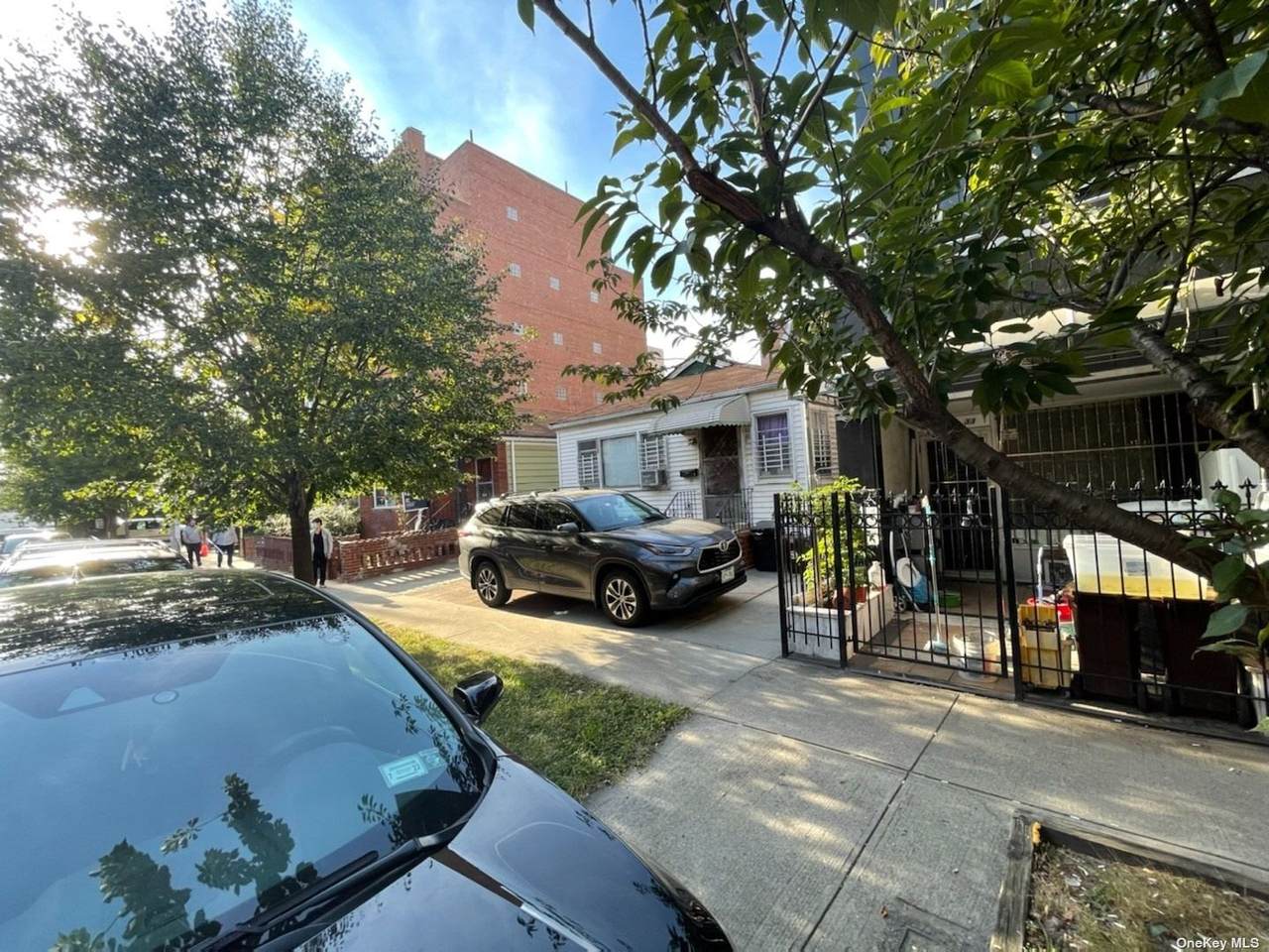 132-29 Pople Avenue - Photo 1