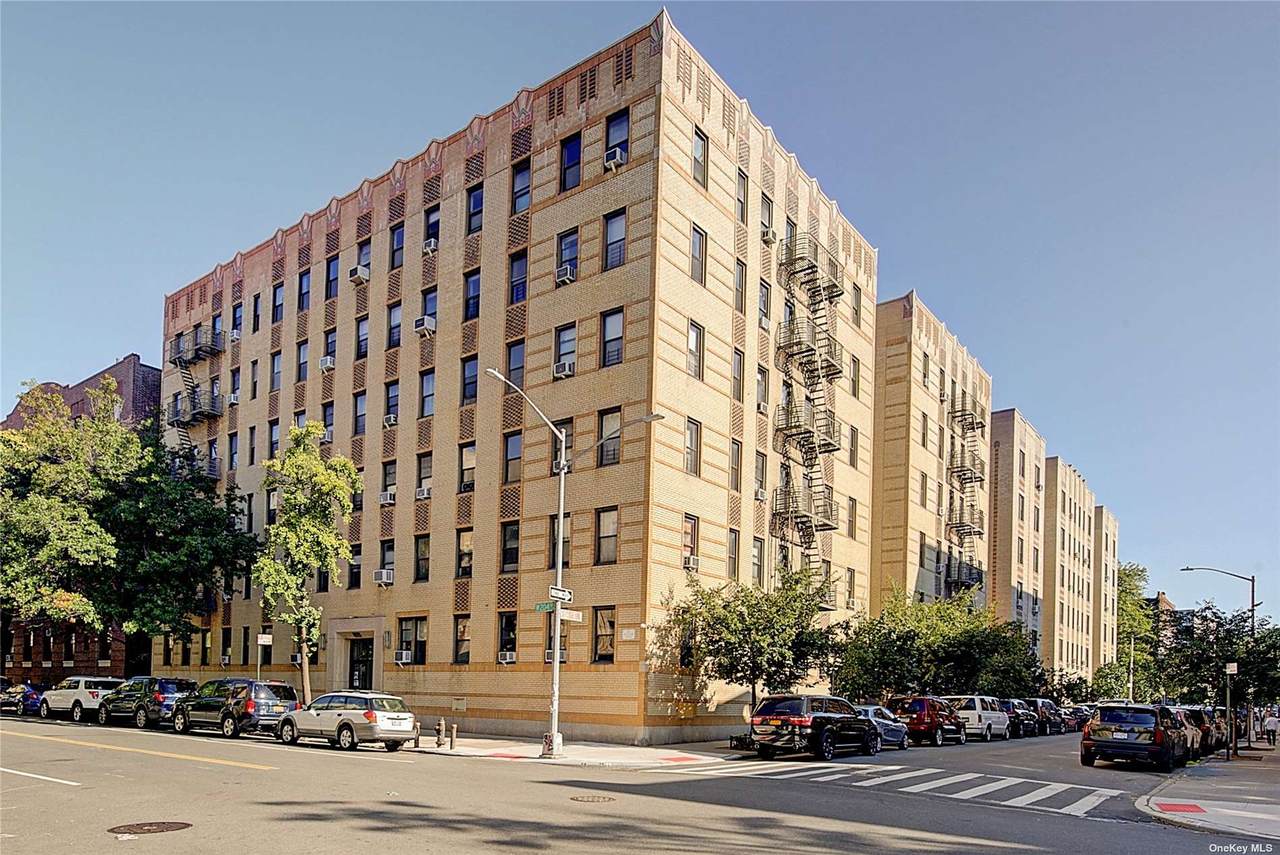 687 204th Street - Photo 1