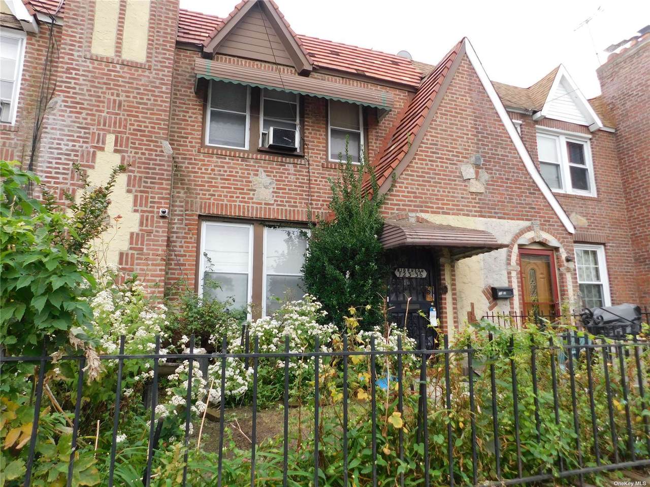 123-36 Irwin Place - Photo 1