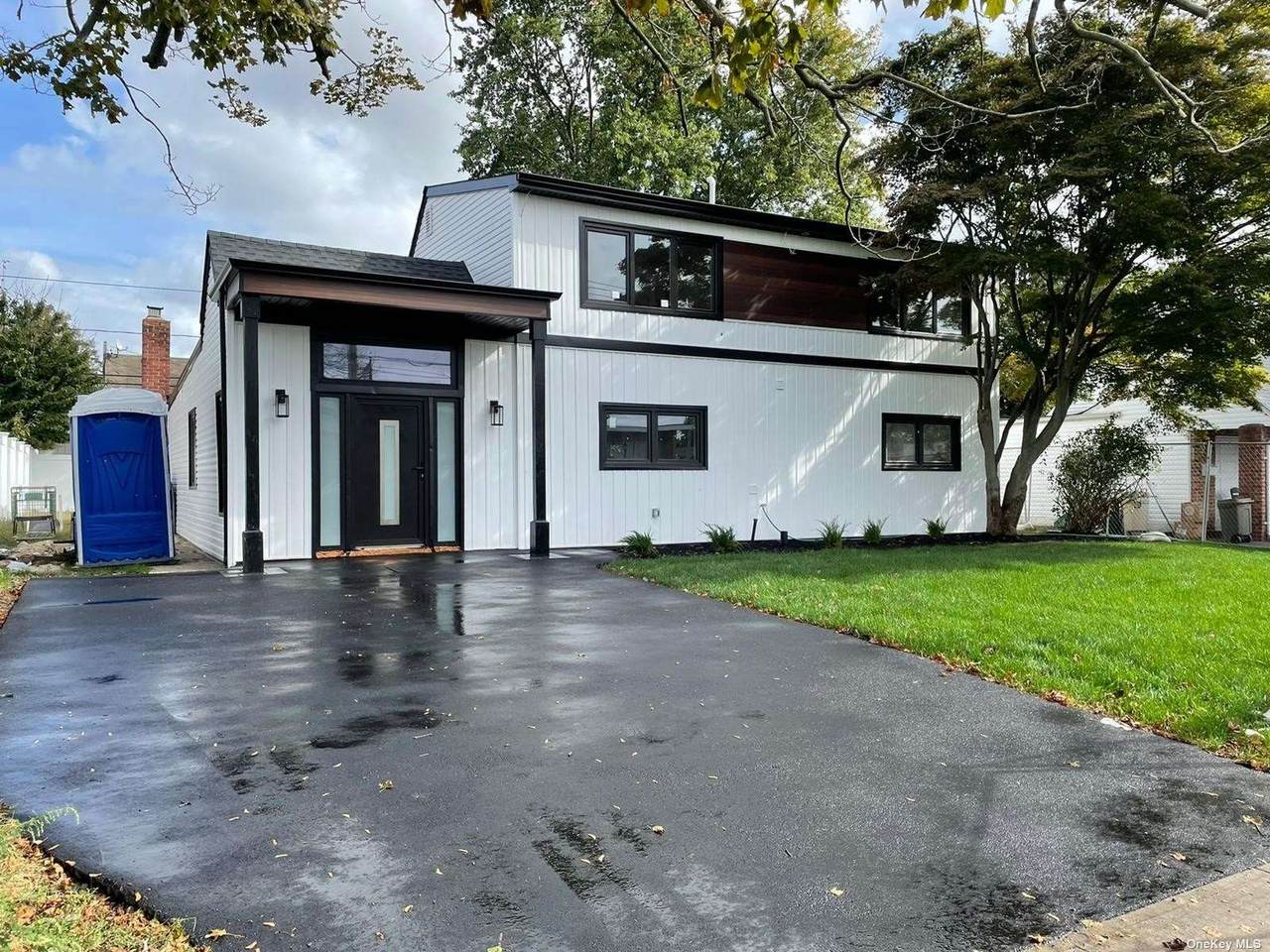 169 Gardiners Avenue - Photo 1