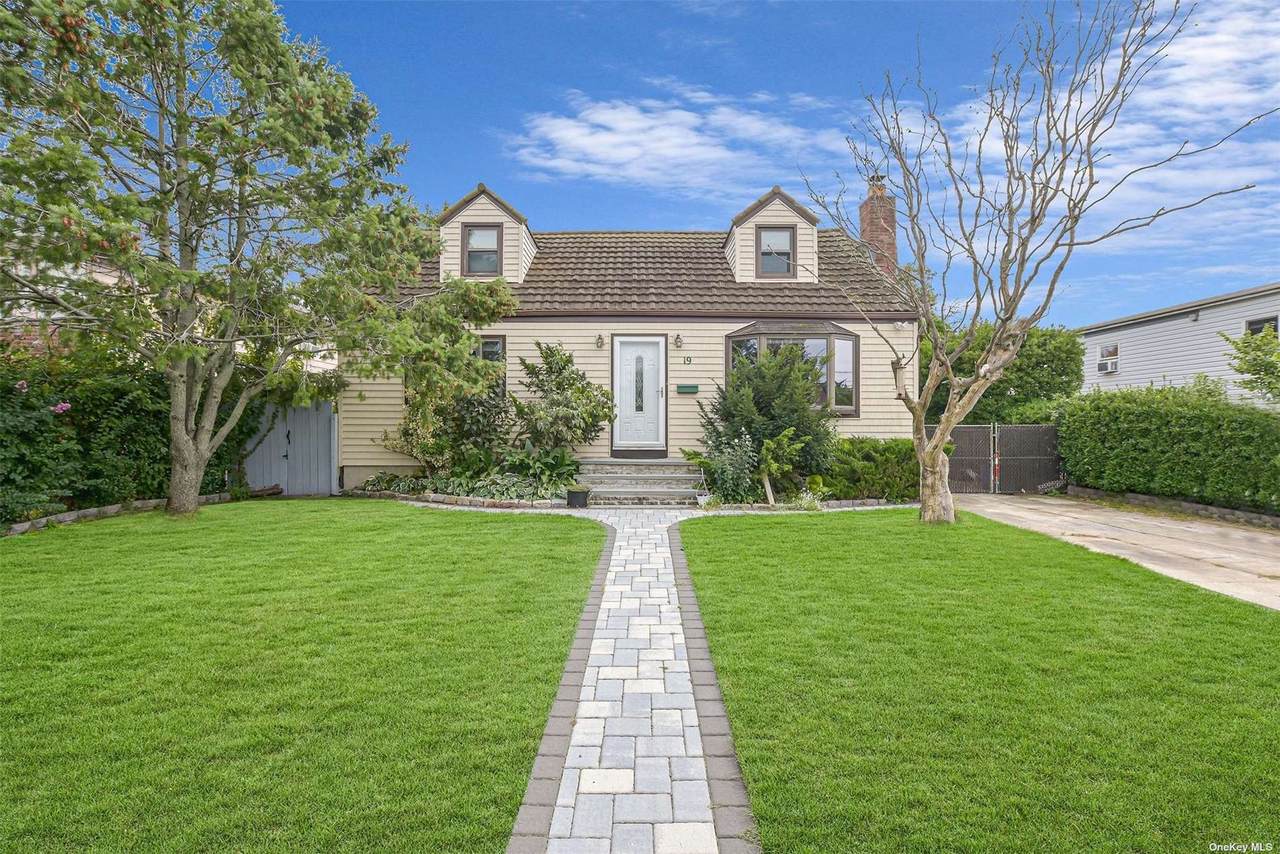 19 Dewey Place - Photo 1