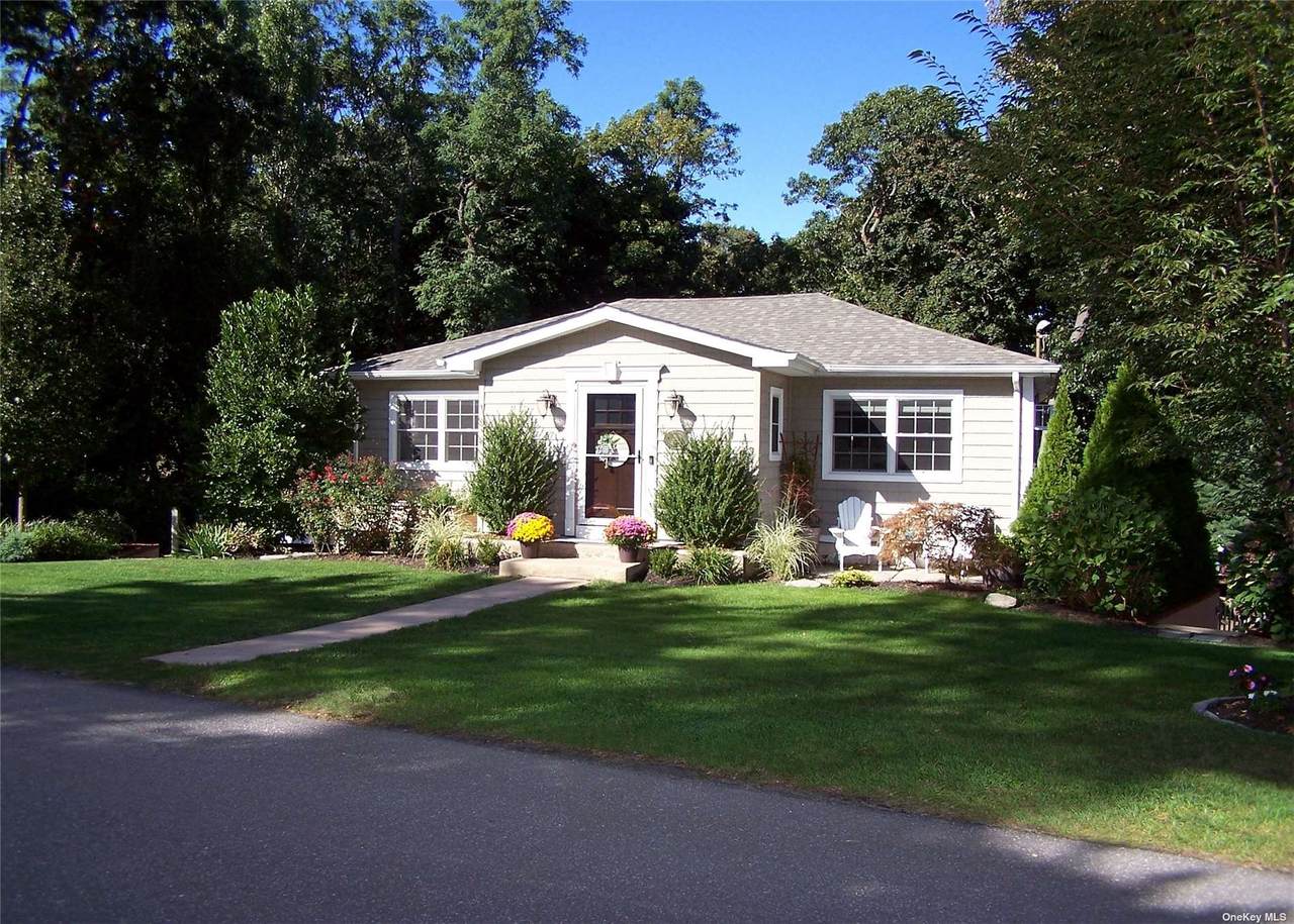 57 Hallock Lane - Photo 1