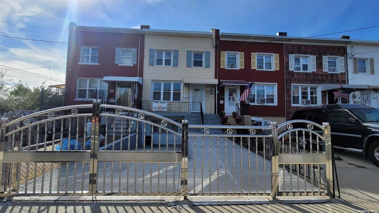 4340 East Tremont Avenue - Photo 1