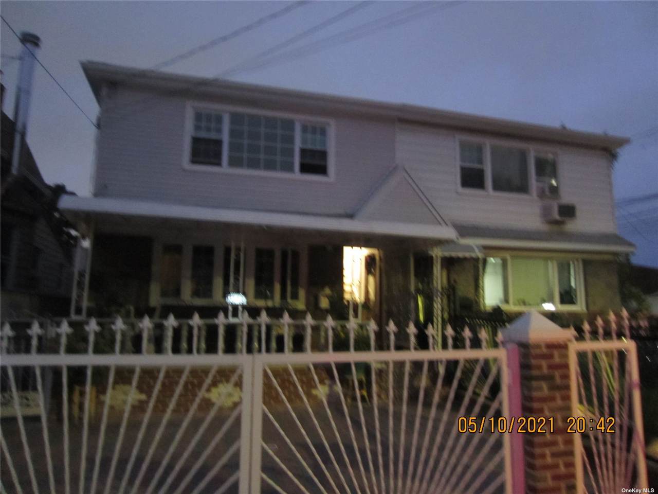 137-19 Whitelaw Street - Photo 1
