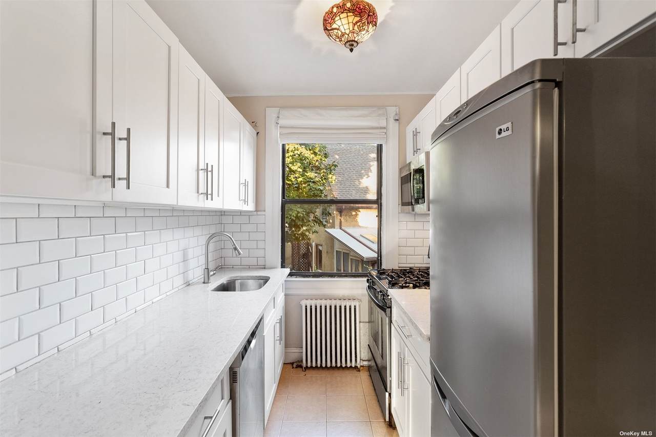 40-01 Little Neck Pkwy - Photo 1