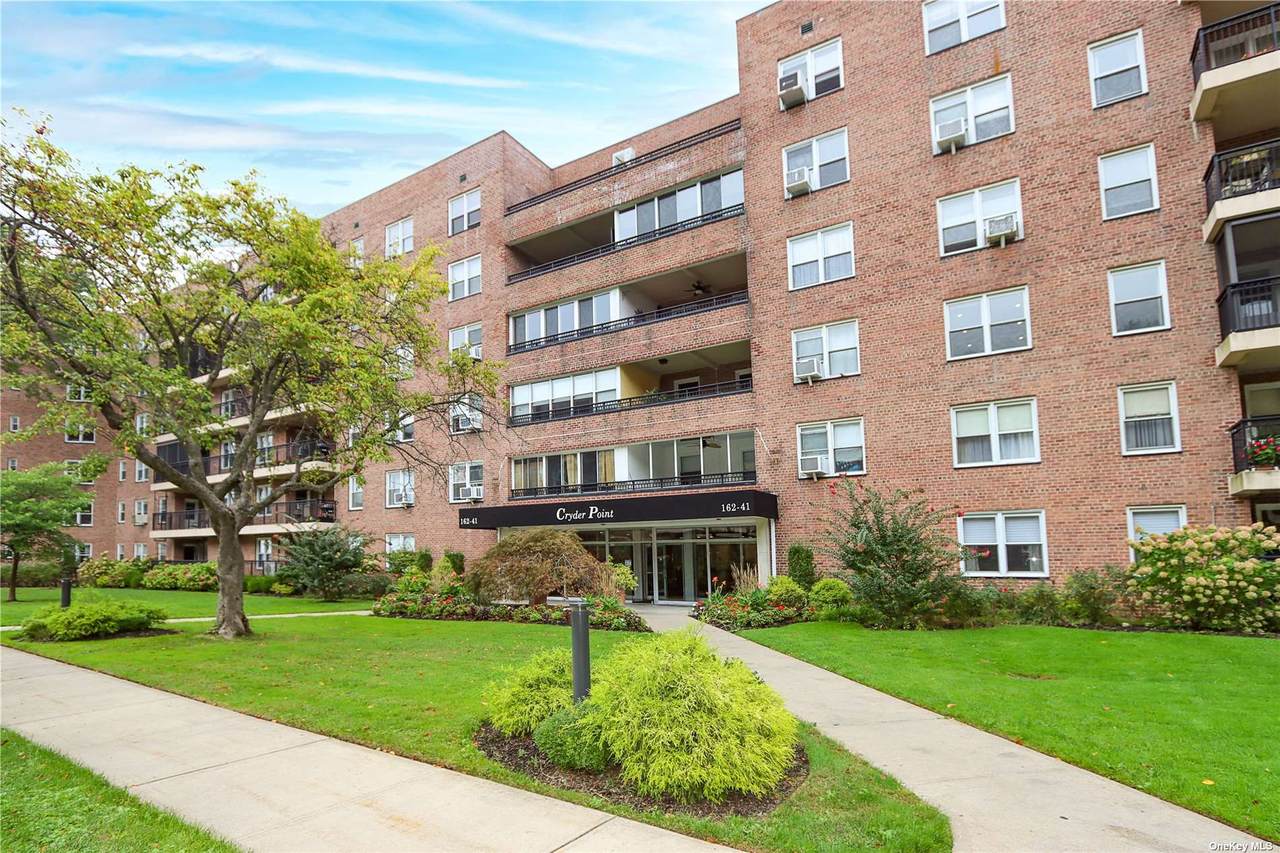 162-41 Powells Cove Boulevard - Photo 1