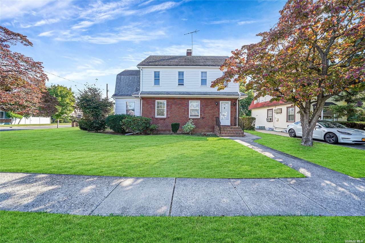 876 Mckenna Avenue - Photo 1