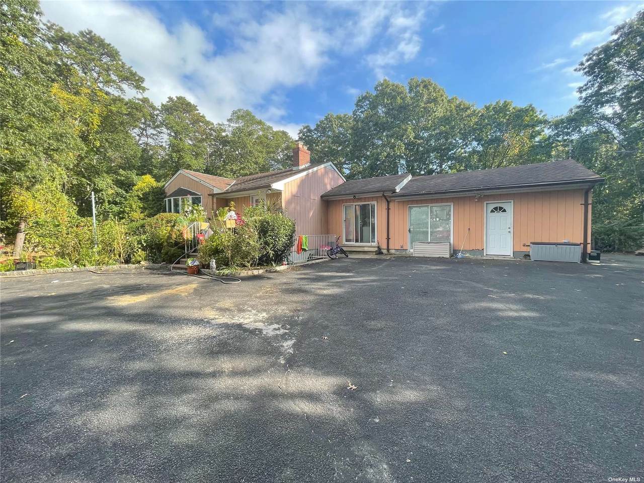 267 Montauk - Photo 1