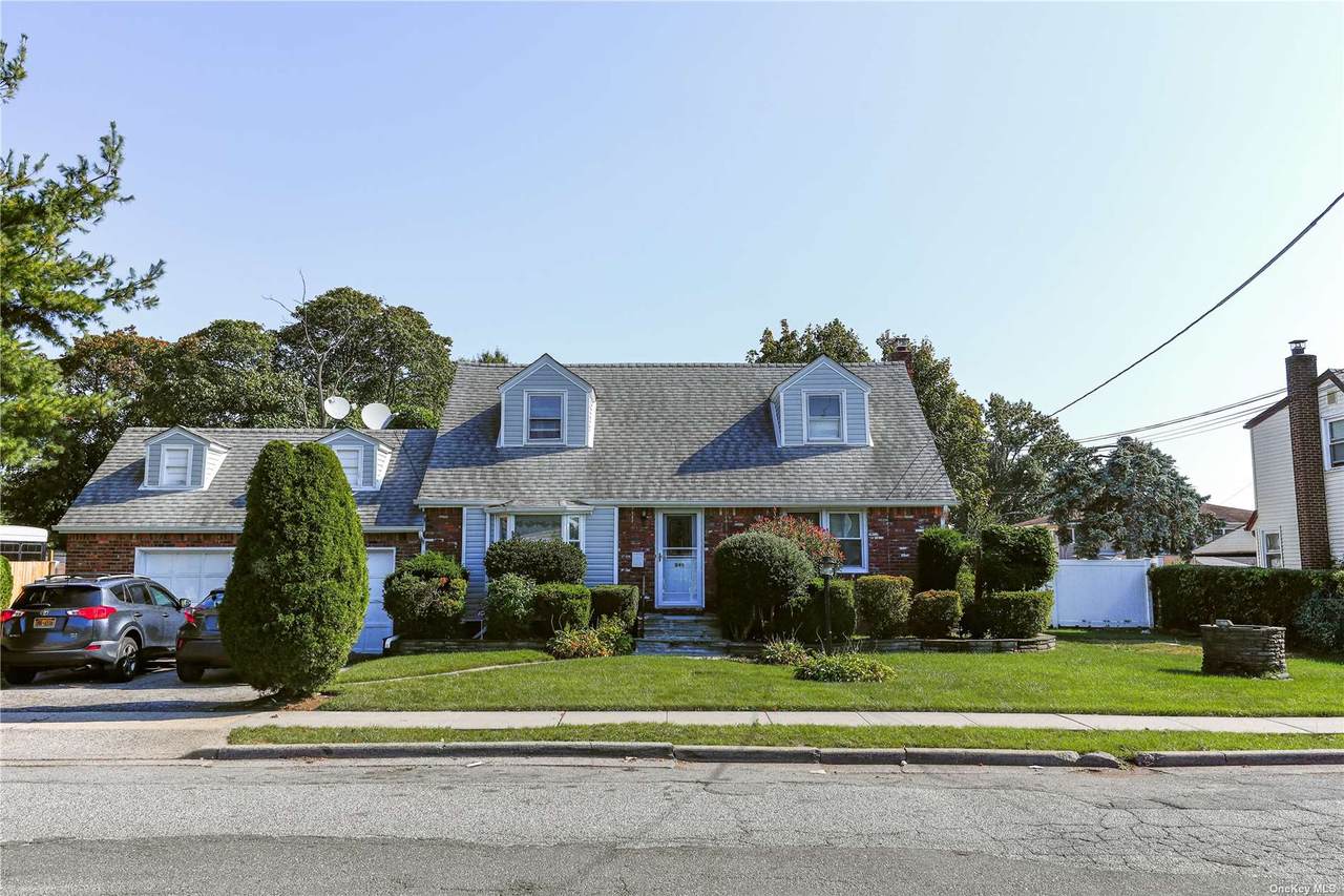 295 Greengrove Avenue - Photo 1