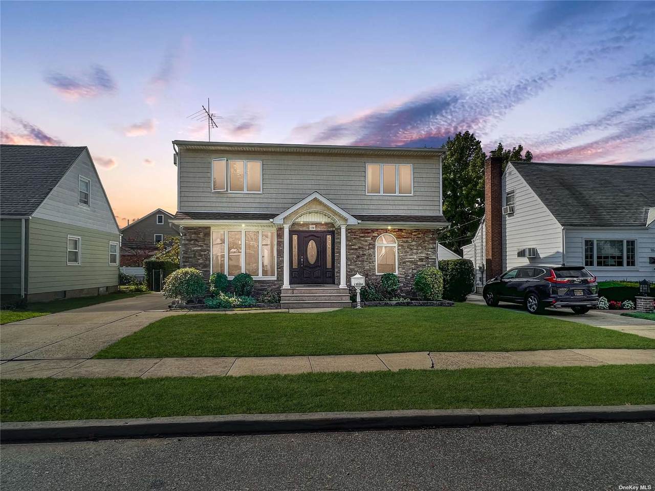 156 Cushing Avenue - Photo 1