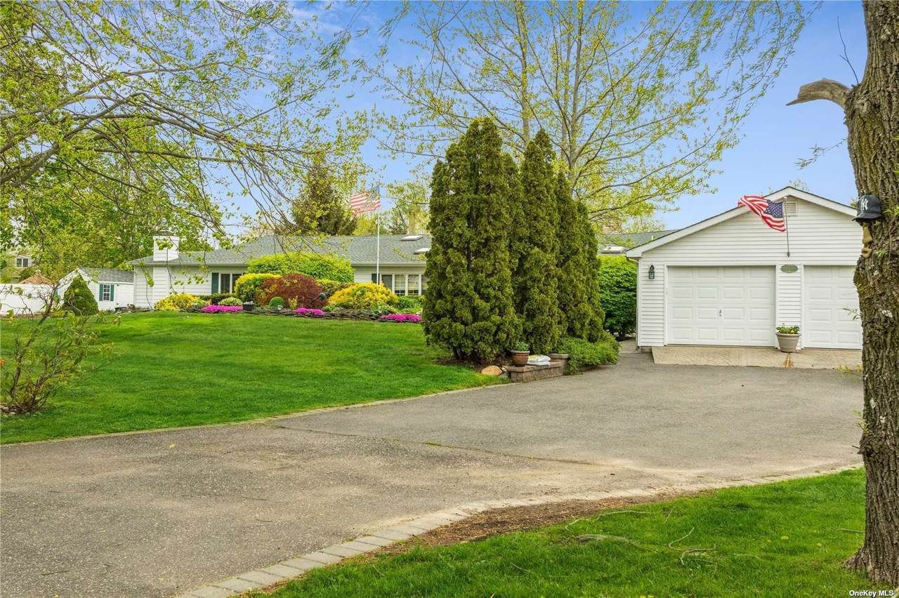 117 Middlesex Avenue - Photo 1