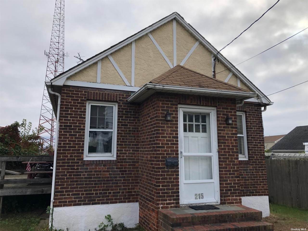 215 Bedell Street - Photo 1