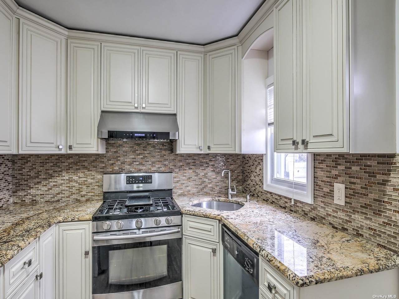 545 7th Avenue - Photo 1