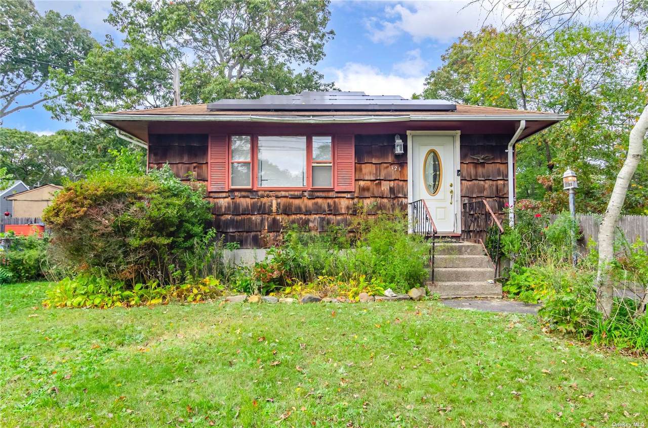 121 Moriches Avenue - Photo 1