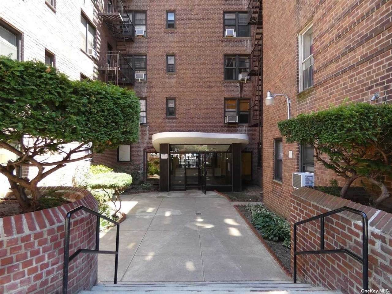 83-60 Vietor Avenue - Photo 1