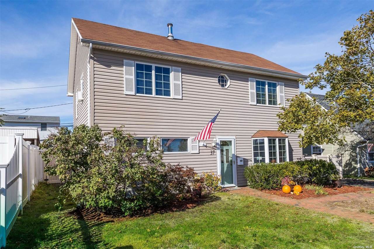 37 Hewlett Point Avenue - Photo 1