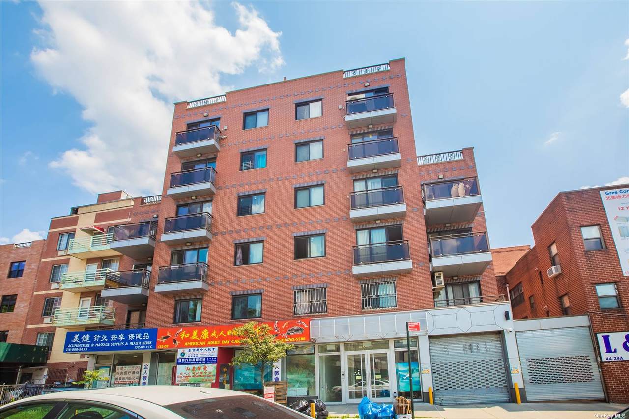132-08 Pople Avenue - Photo 1