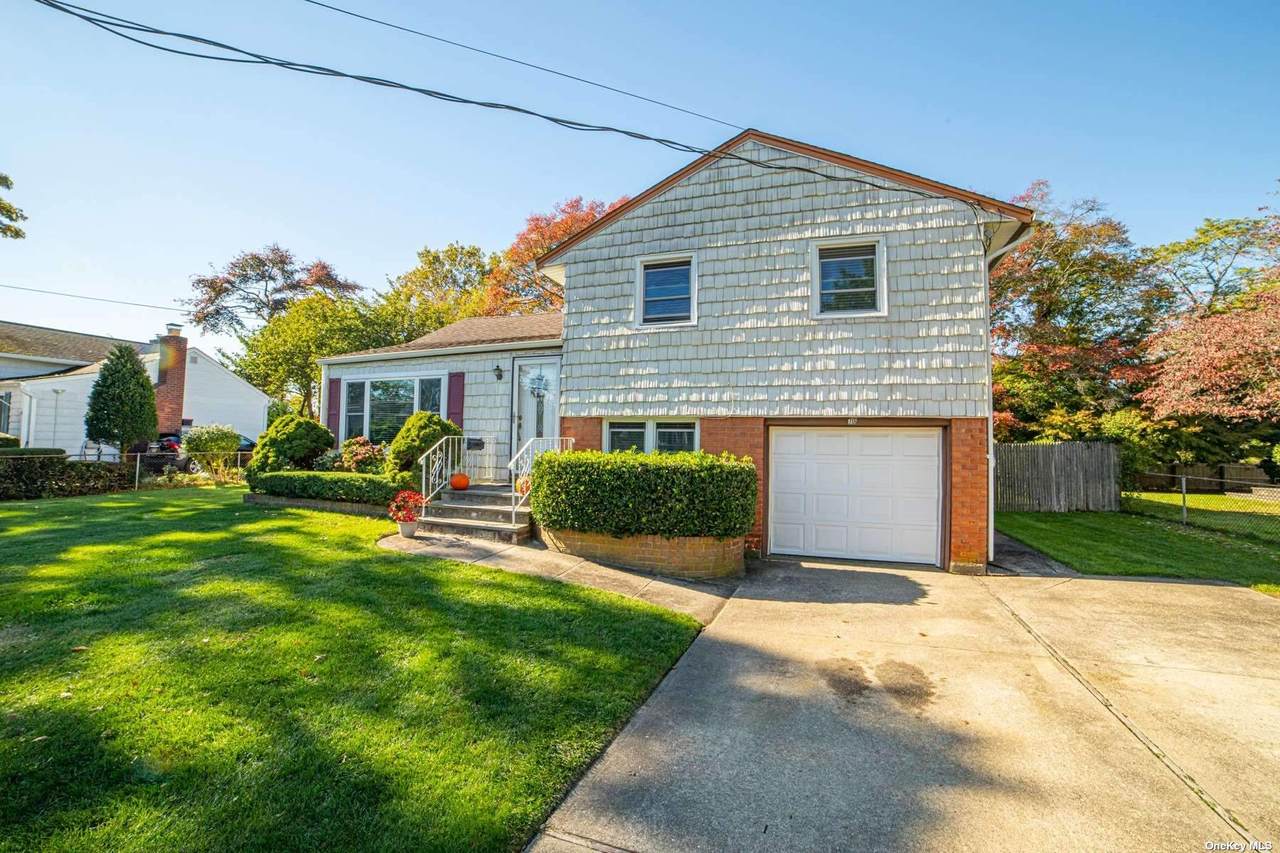 718 Tanglewood Road - Photo 1