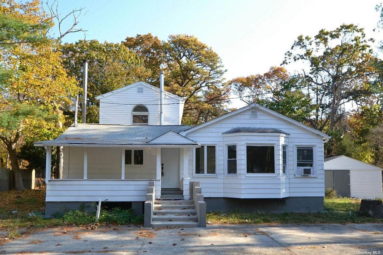 109 Middle Island Boulevard - Photo 1