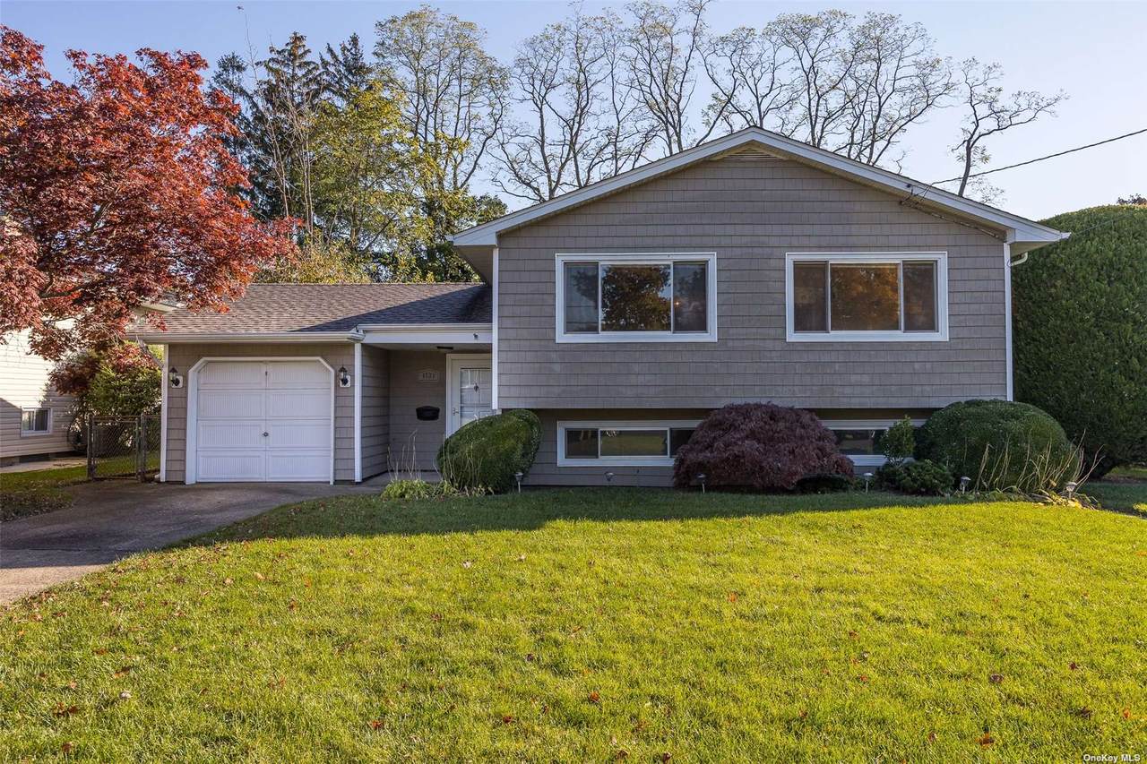 1521 Victoria Street - Photo 1