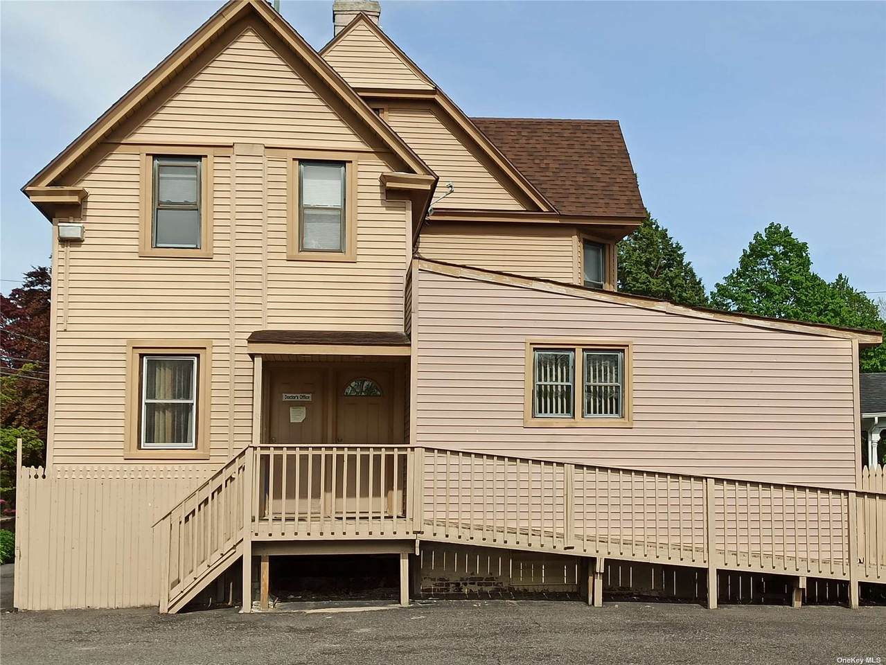 28 Carll Avenue - Photo 1