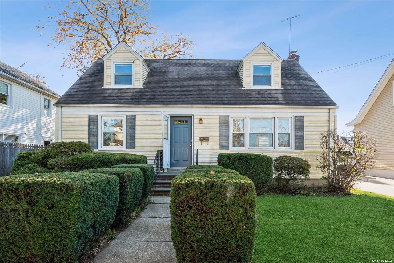 121 Sheridan Avenue - Photo 1