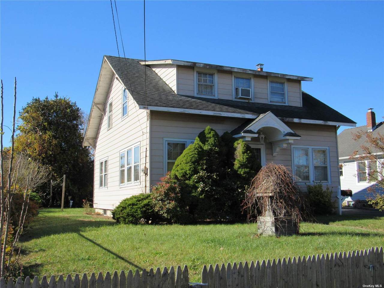 464 Claus Avenue - Photo 1