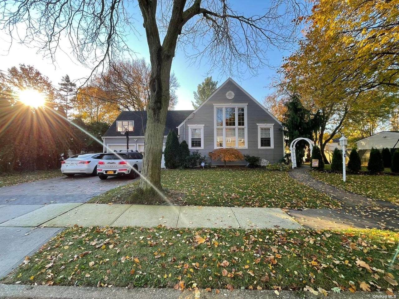 592 Oxford Street - Photo 1