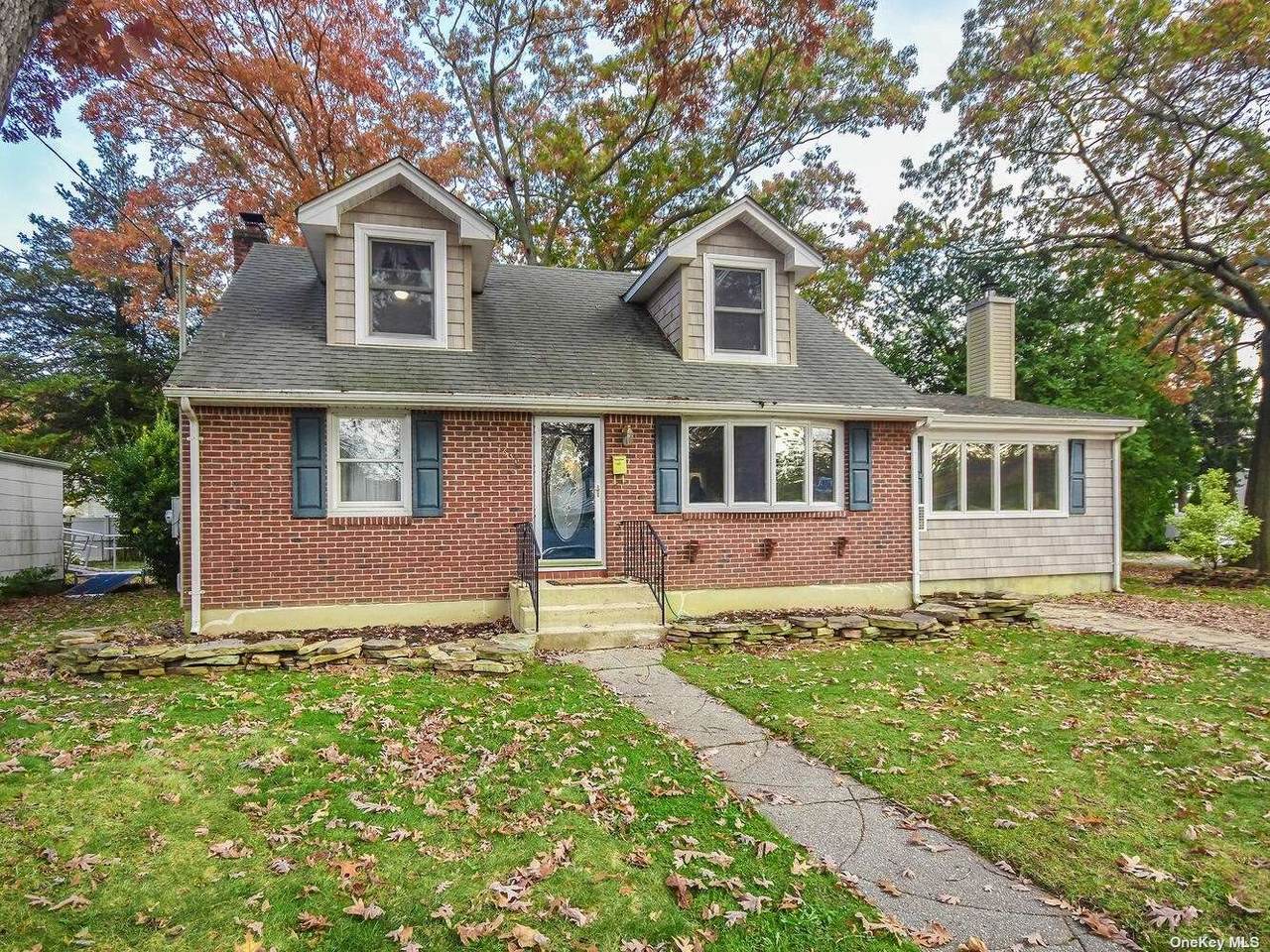 1635 Parkview Avenue - Photo 1