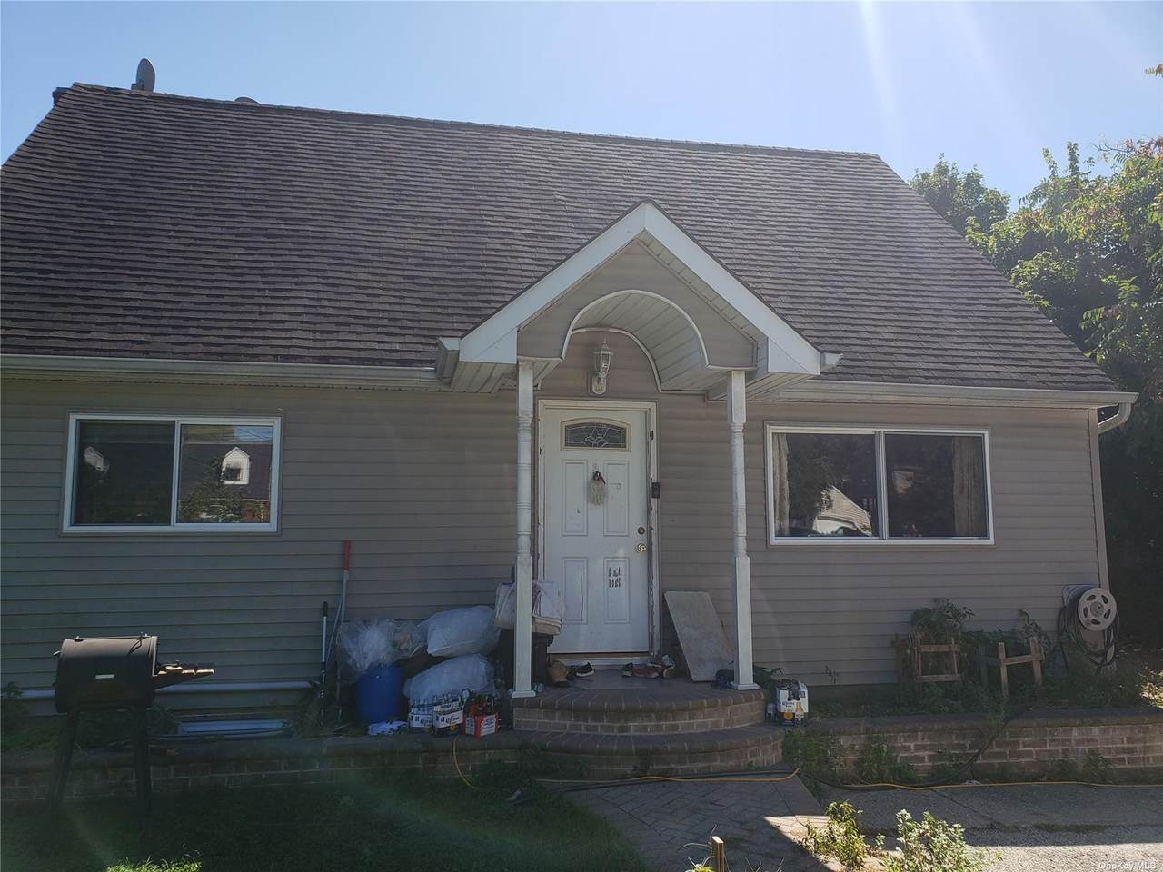 116 Suffolk Avenue - Photo 1