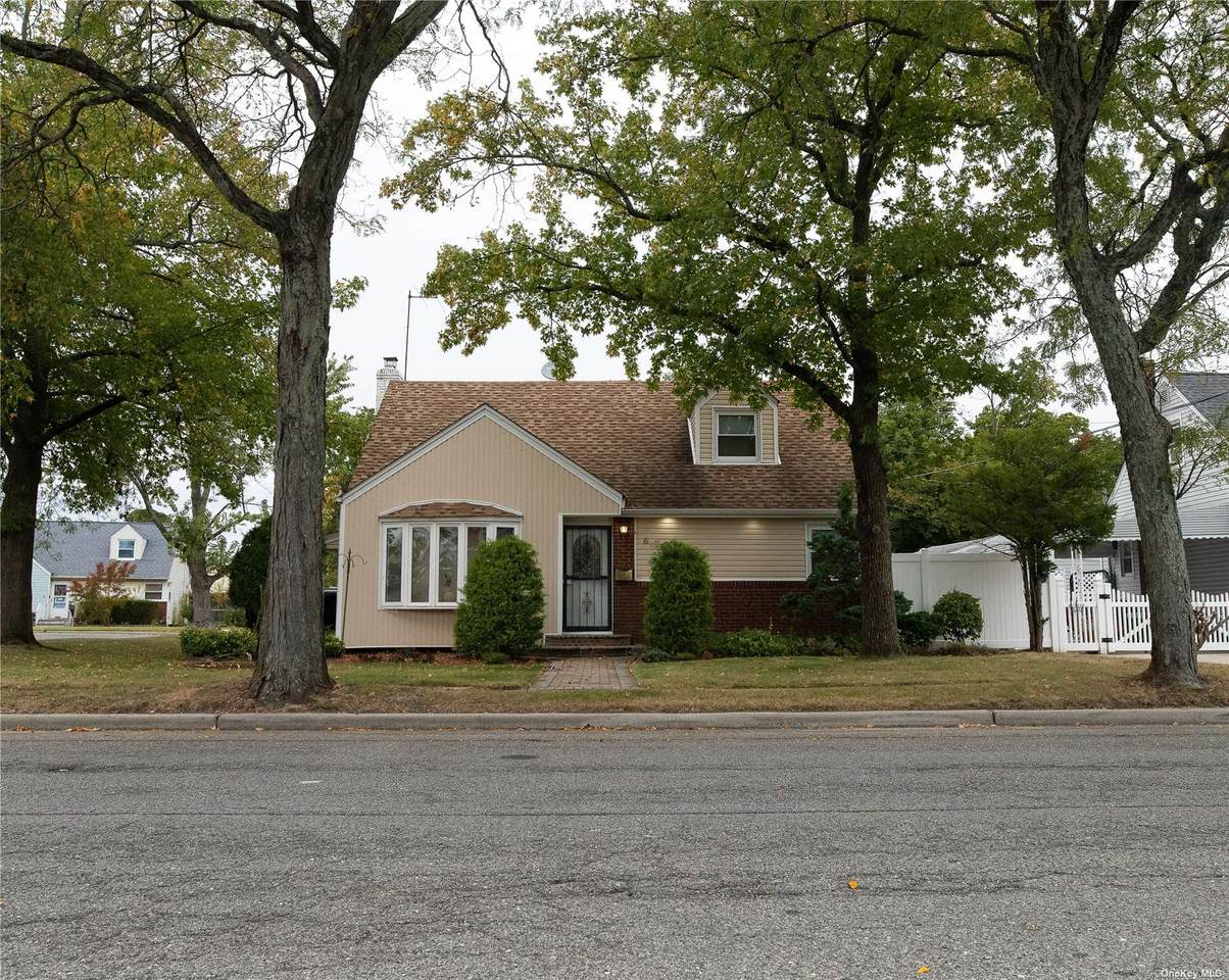 681 Summer Avenue - Photo 1