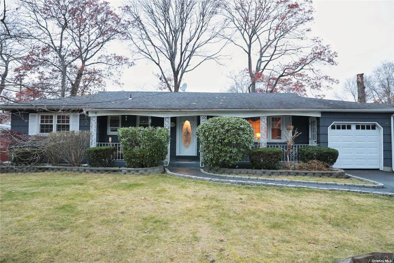 221 Apache Street - Photo 1