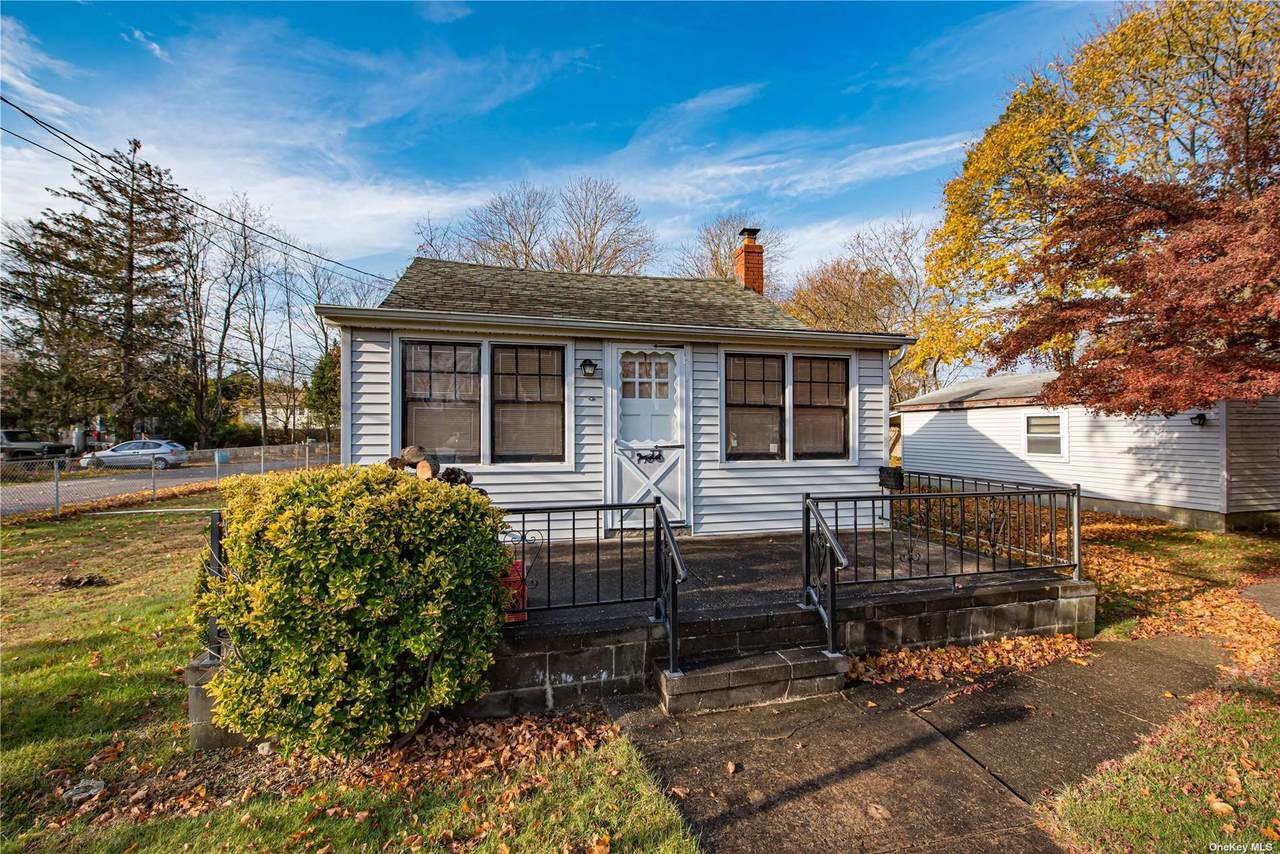 2 Roberts Avenue - Photo 1