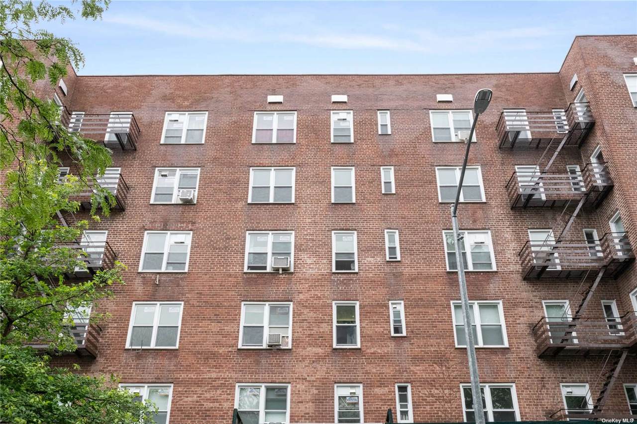 42-40 Bowne Street - Photo 1