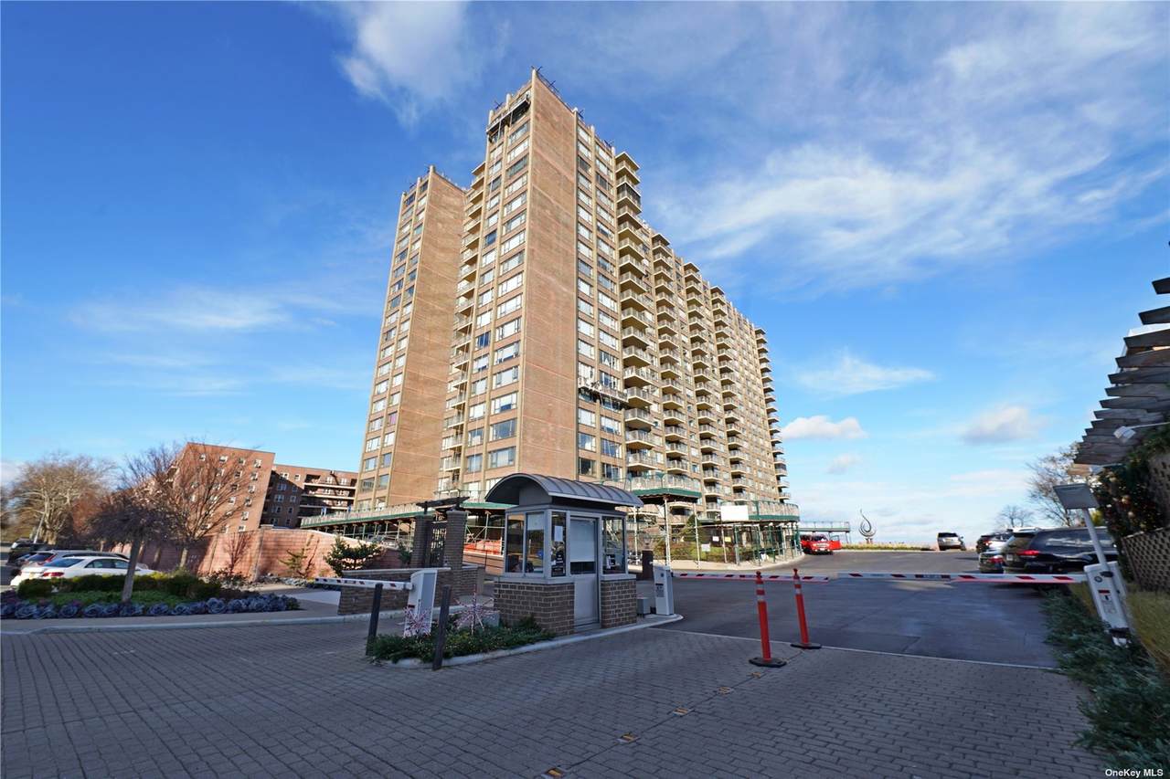 166-25 Powells Cove Boulevard - Photo 1