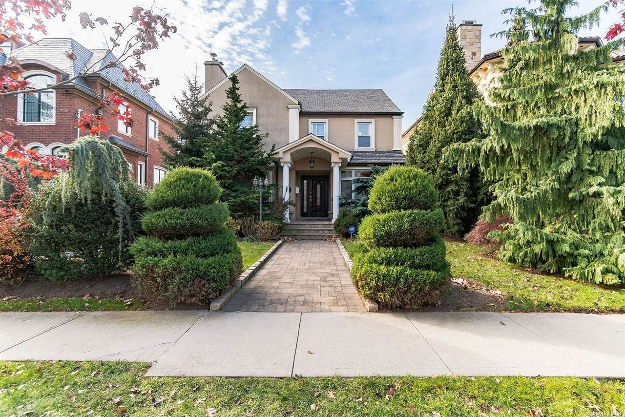 3-34 Parsons Boulevard - Photo 1