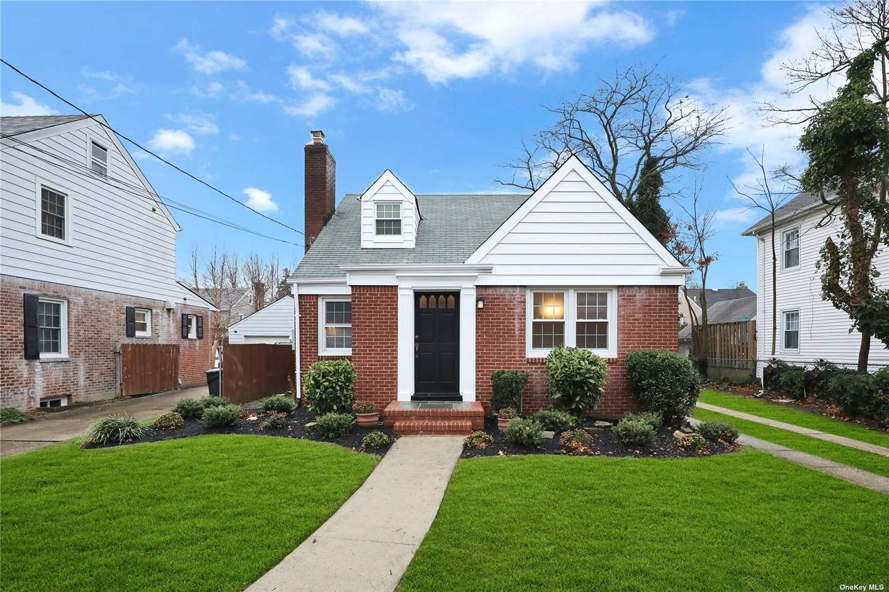 39 Morris Avenue - Photo 1