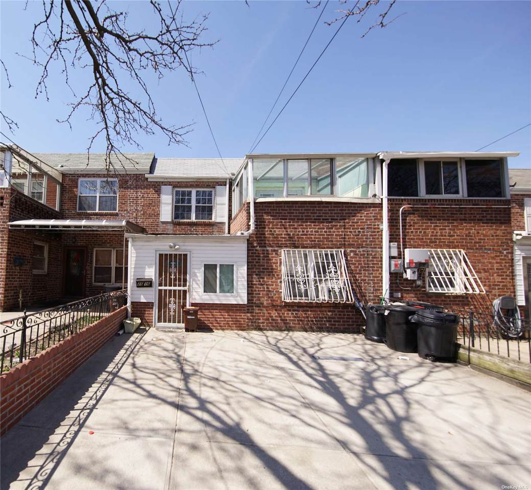 25-16 College Point Boulevard - Photo 1
