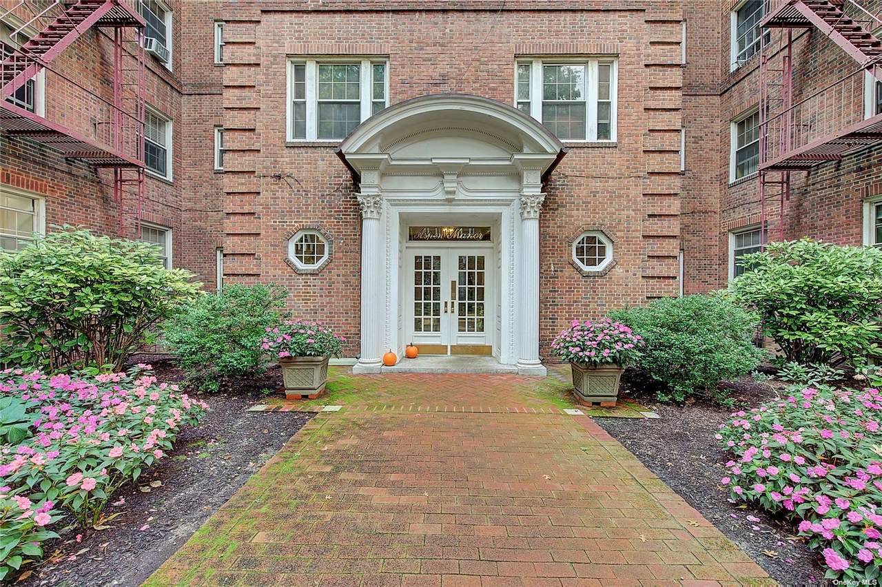 117-01 Park Lane South - Photo 1