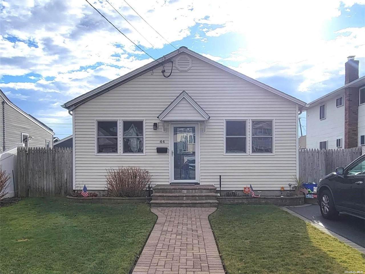 44 Tameling Avenue - Photo 1