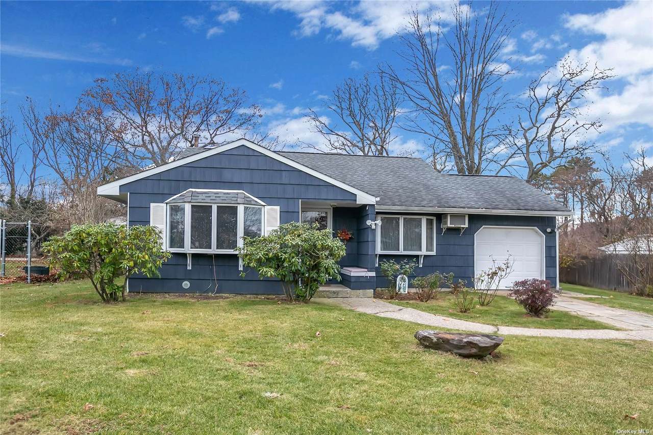 12 Newtown Avenue - Photo 1