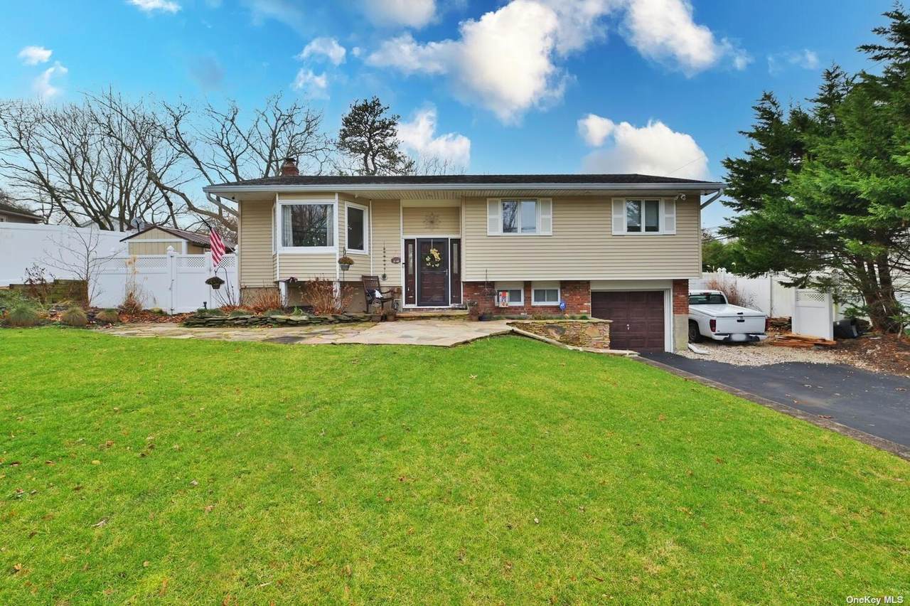 96 Plymouth Boulevard - Photo 1