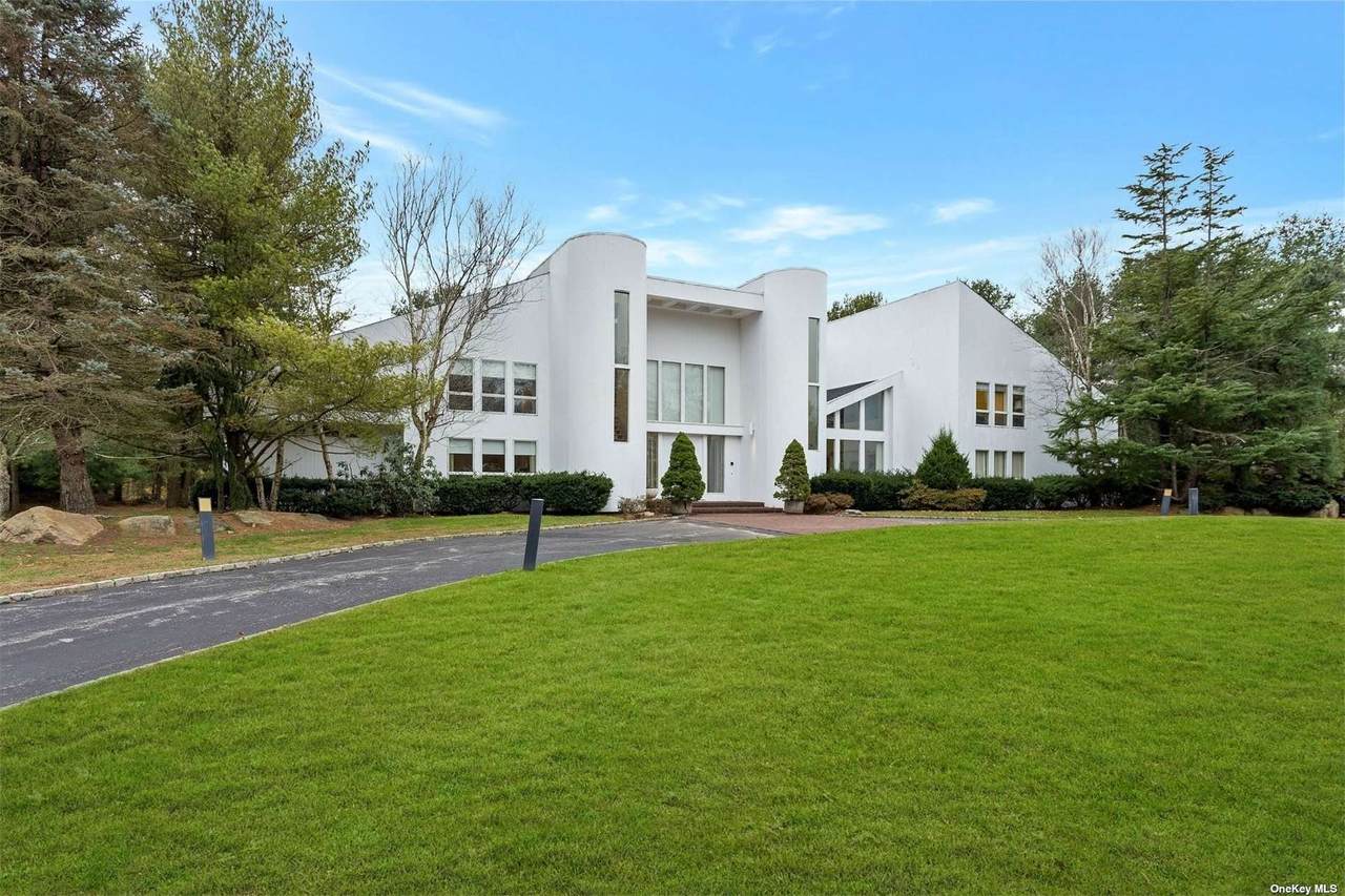 16 Woodhill Lane - Photo 1
