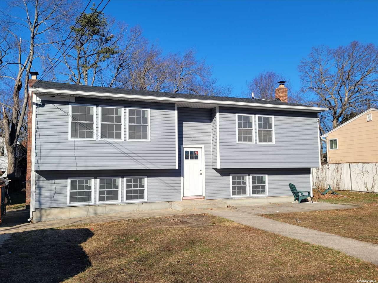93 Garden City Avenue - Photo 1