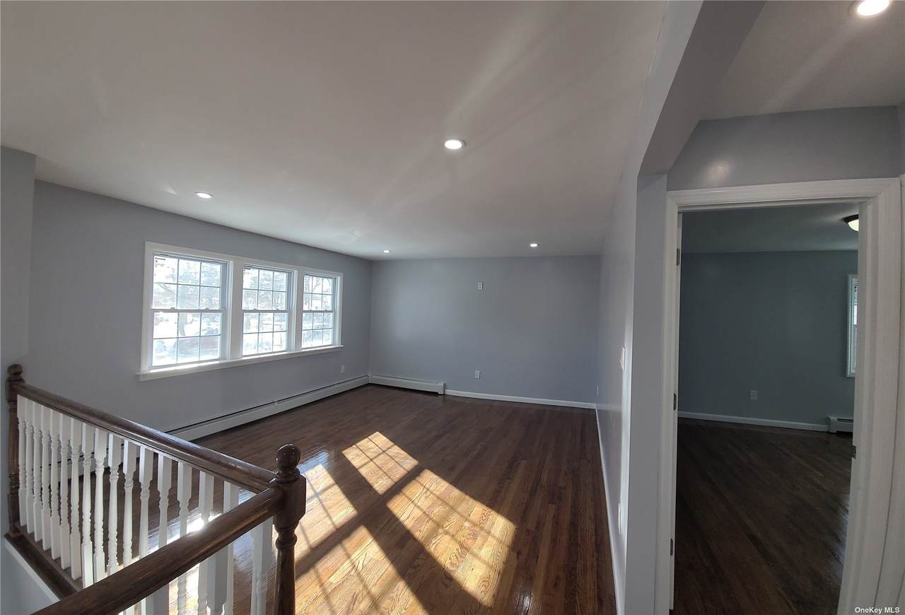 93 Garden City Avenue - Photo 1