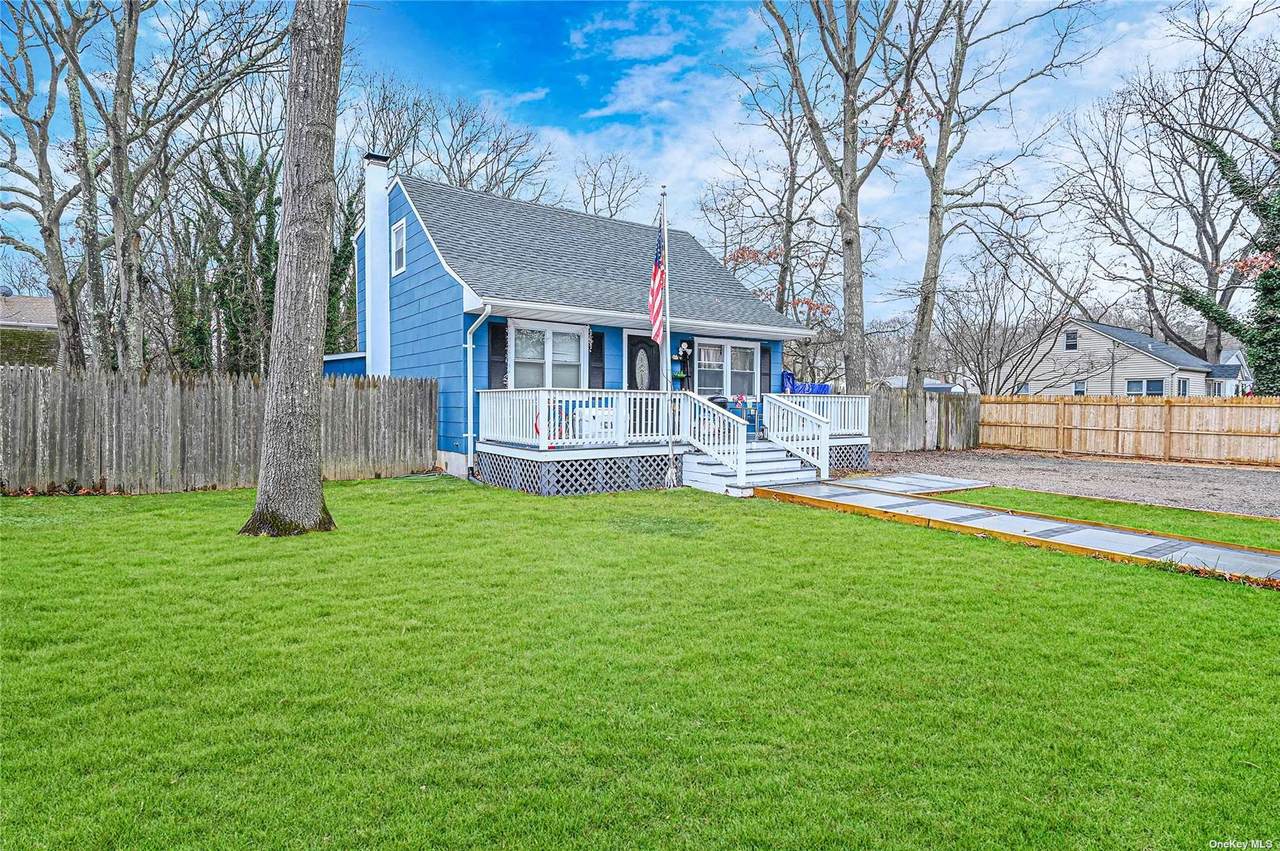 10 Lexington Road - Photo 1