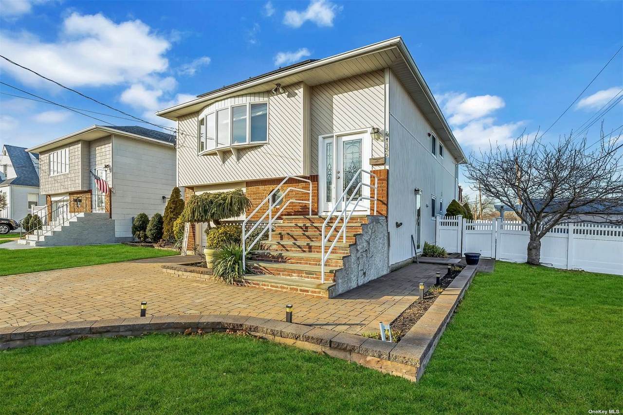 1135 Steele Boulevard - Photo 1