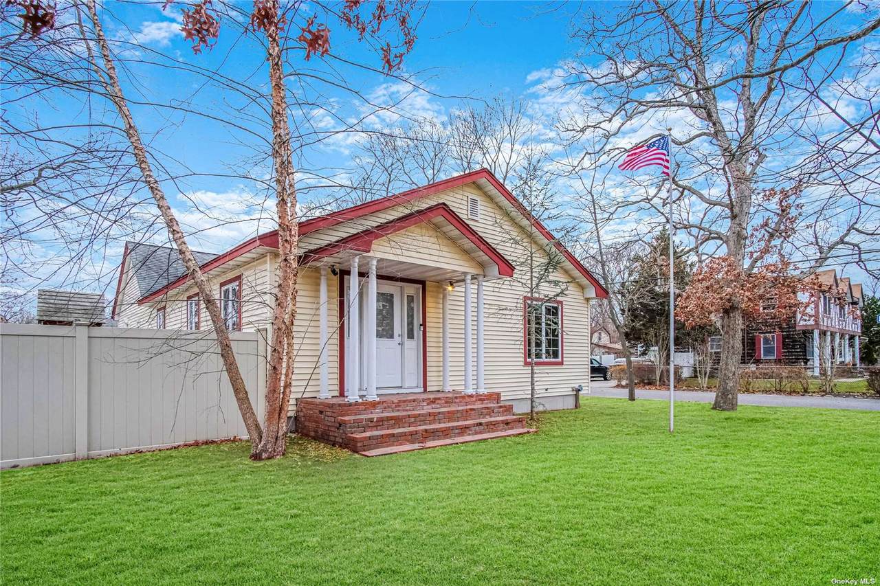 1478 Grundy Avenue - Photo 1