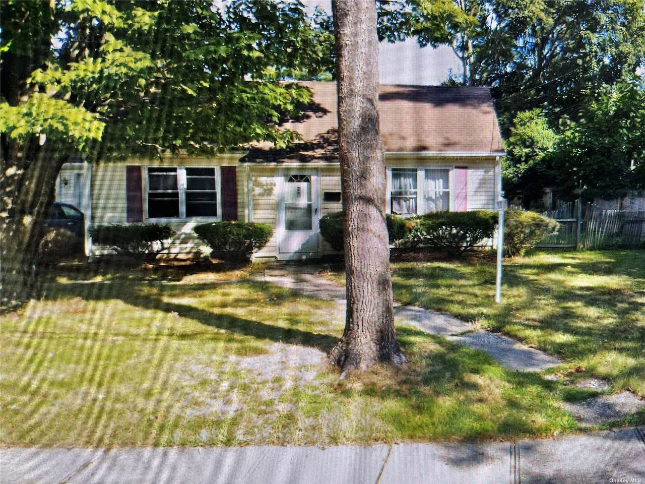 23 Brentwood Parkway - Photo 1