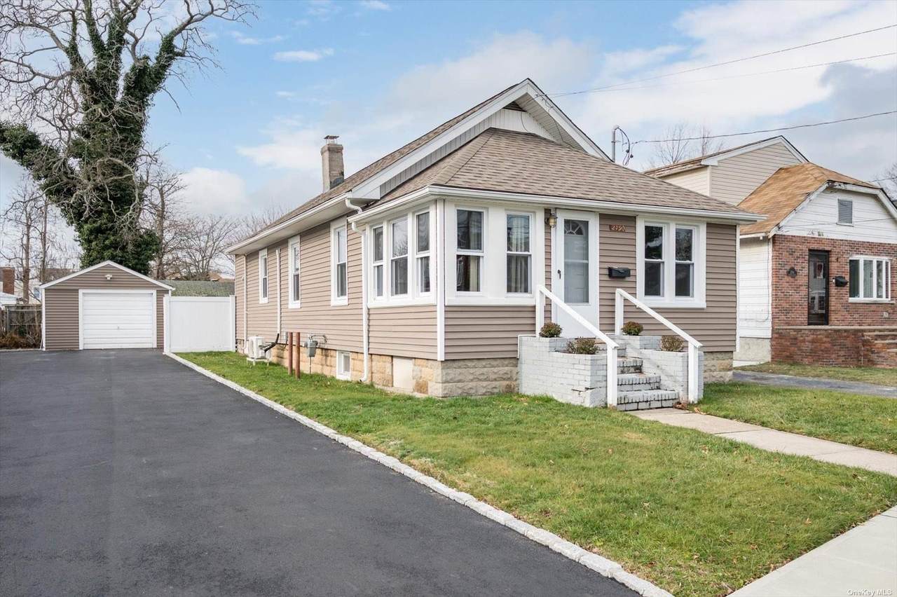 2790 Carnation Avenue - Photo 1